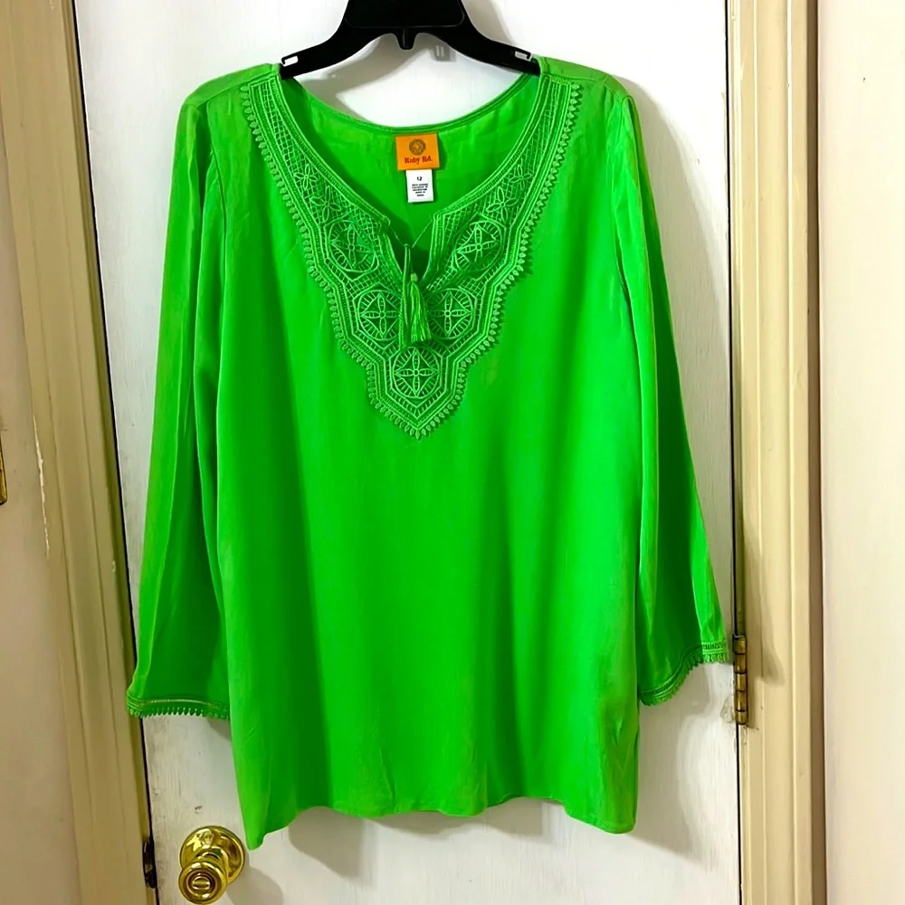 Ruby Rd. Lime Green Blouse - Picture 2 of 6